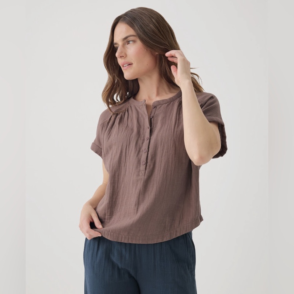 NWT Pact (M) Coastal Double Gauze Short Sleeve Popover Top in Deep Taupe